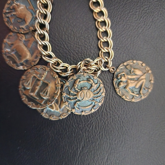 Vintage 1970s zodiac charm bracelet - Picture 2 of 4
